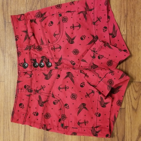 Hot Topic Pants - 💀Lovesick shorts!💀 size 0